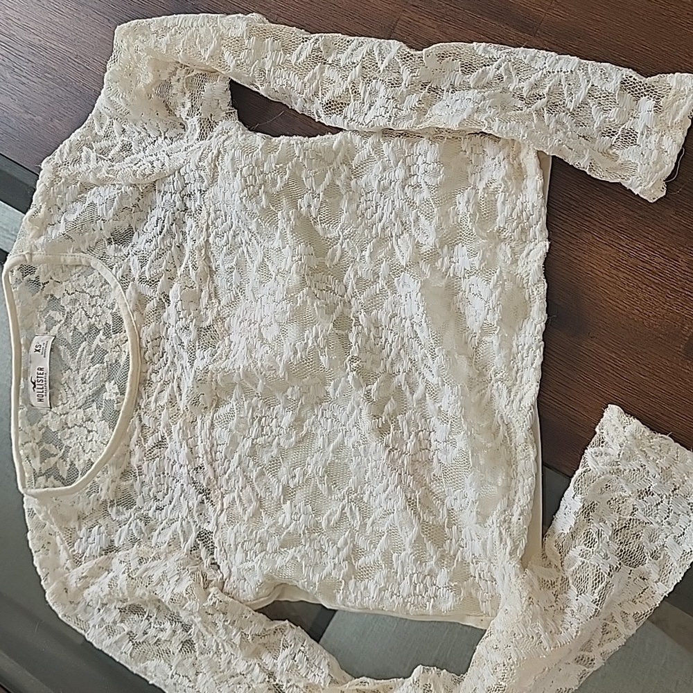 Hollister XS Delicate Lace Cream Long Sleeve Crop Top